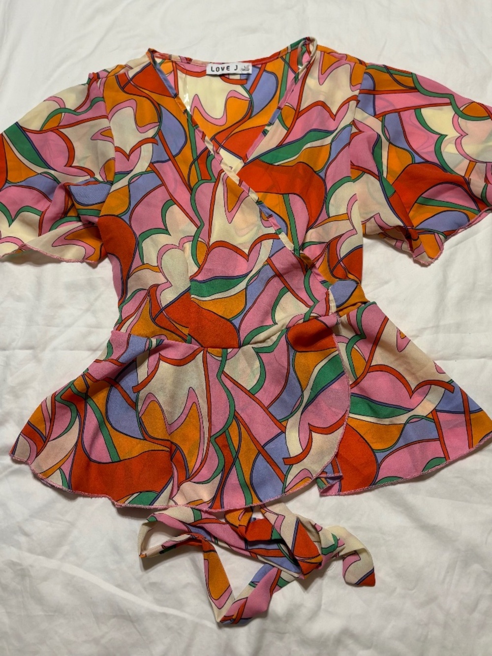 Love J Retro Abstract Print Wrap Top Flutter Sleeve Peplum NWOT Sz L